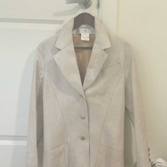 Rare calf skin Chanel jacket worn 2x - Picture 2 of 12